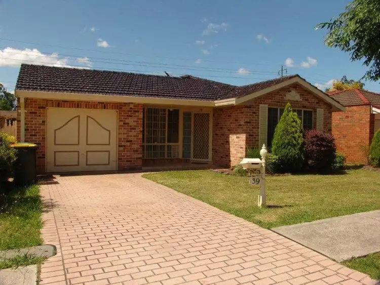 39 Como Crt, Wattle Grove NSW 2173