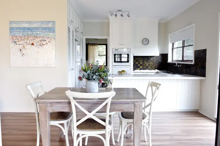 1 Banks Avenue, Kooringal NSW 2650