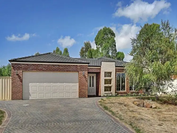 2 ROBINIA COURT, Kilmore VIC 3764