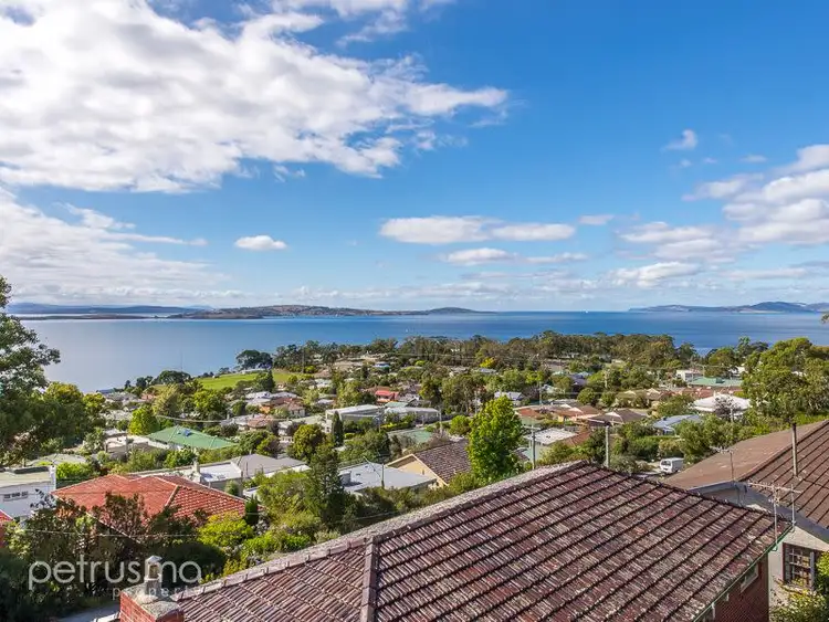 30 Coolamon Road, Taroona TAS 7053