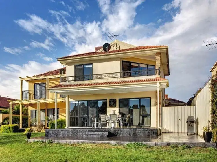 9 LAKESIDE DRIVE, Hidden Valley VIC 3756