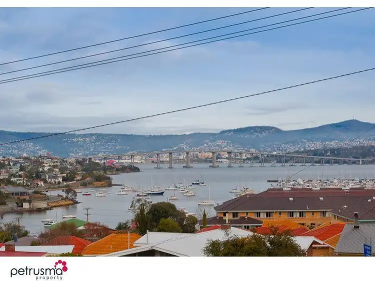 176 East Derwent Highway, Lindisfarne TAS 7015