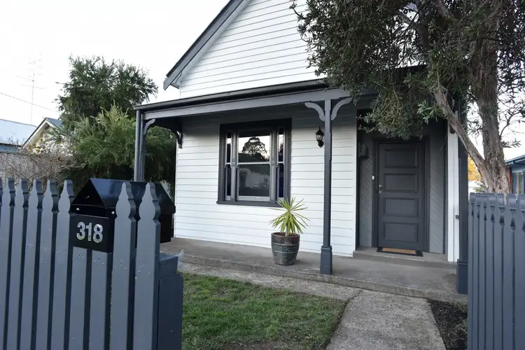 318 Peel Street North, Black Hill VIC 3350