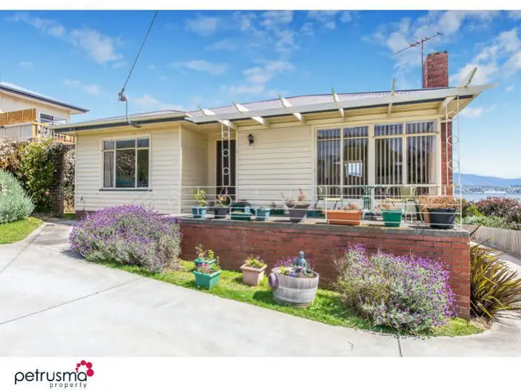 1/27 Topham Street, Rose Bay TAS 7015