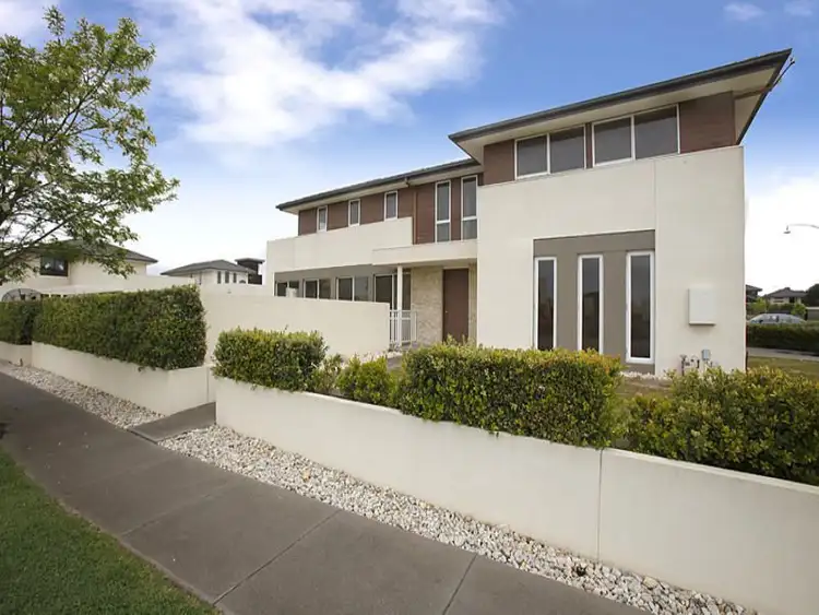 4 Signature Boulevard, Sanctuary Lakes VIC 3030