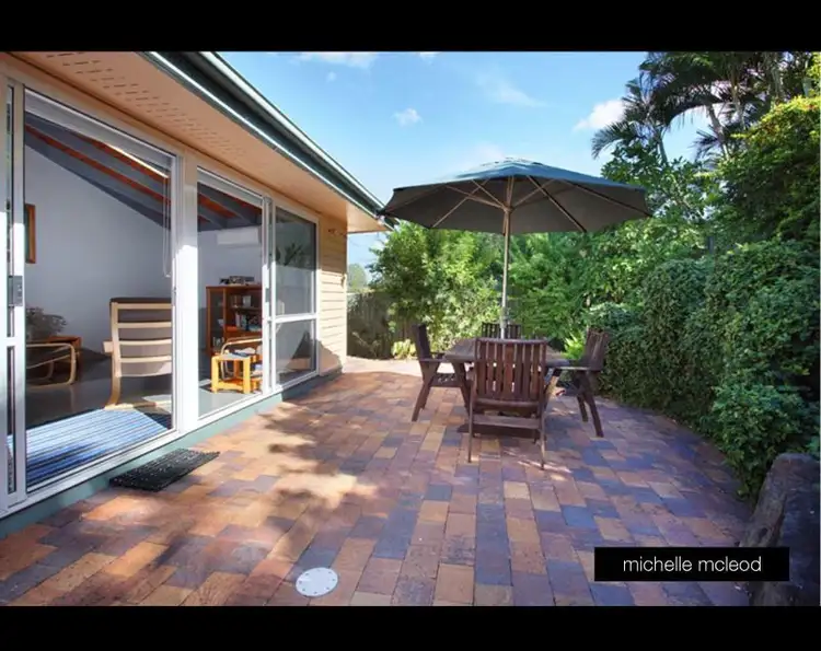 Second view of Homely house listing, 4 Pearra Place, Chapel Hill QLD 4069