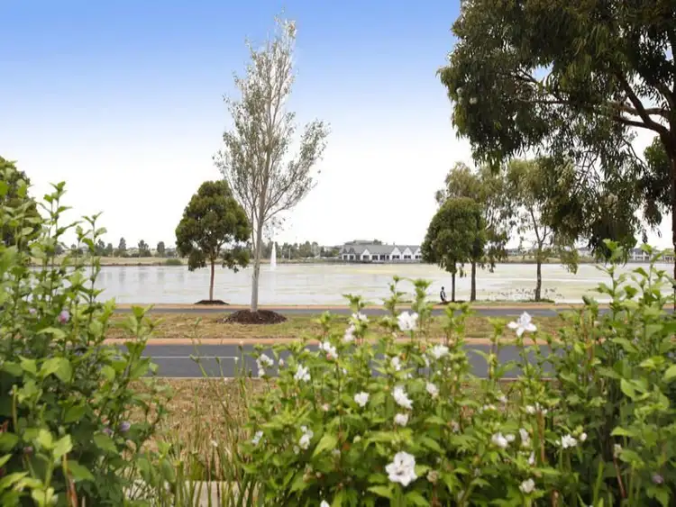 8 Springwater Square, Sanctuary Lakes VIC 3030