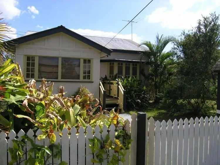 4 CENTRAL AVENUE, Deagon QLD 4017