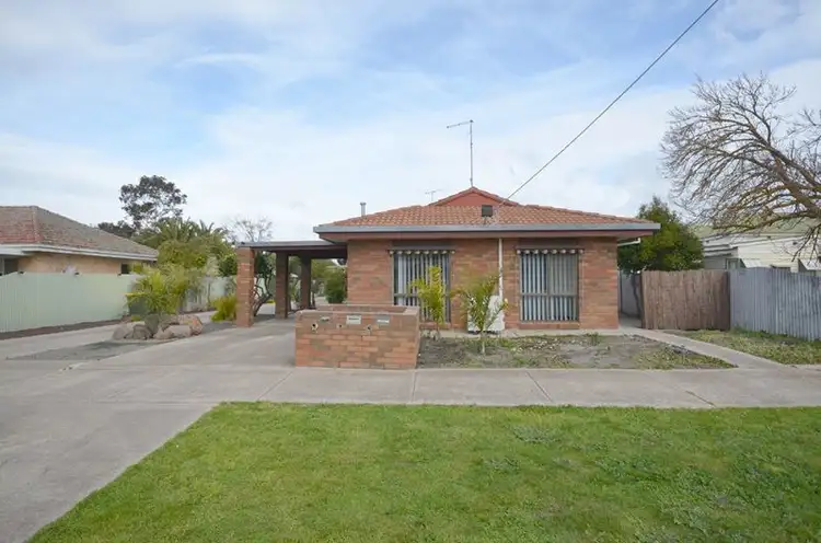 1/4 Searle Street, Horsham VIC 3400