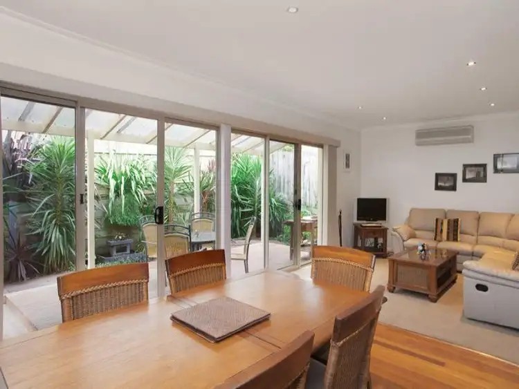 2/30 Buckingham Road, Newtown VIC 3220