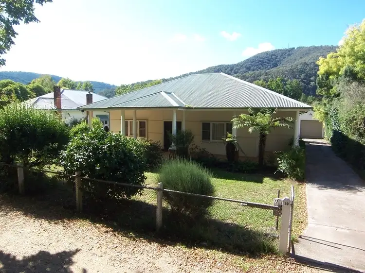 19 Delany Ave, Bright VIC 3741