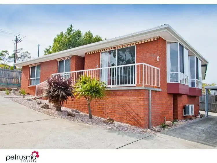 2/1 Loatta Road, Lindisfarne TAS 7015