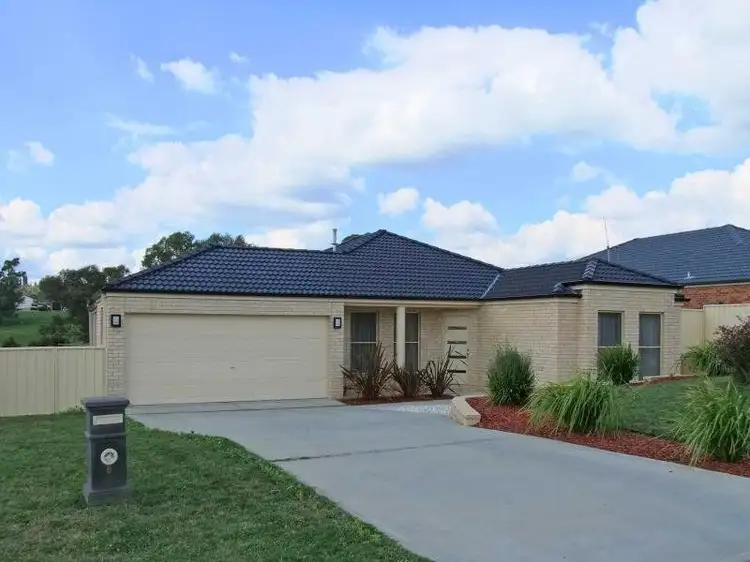 5 Bert Whiteley Place, Orange NSW 2800