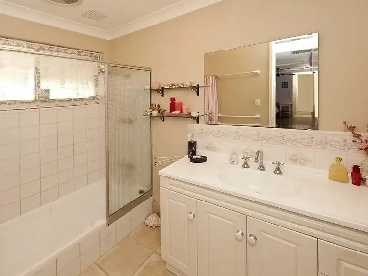99 Connemara Drive, Thornlie WA 6108
