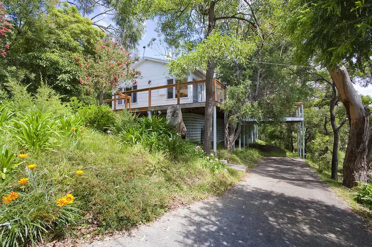 8 Wallace Street, Lorne VIC 3232