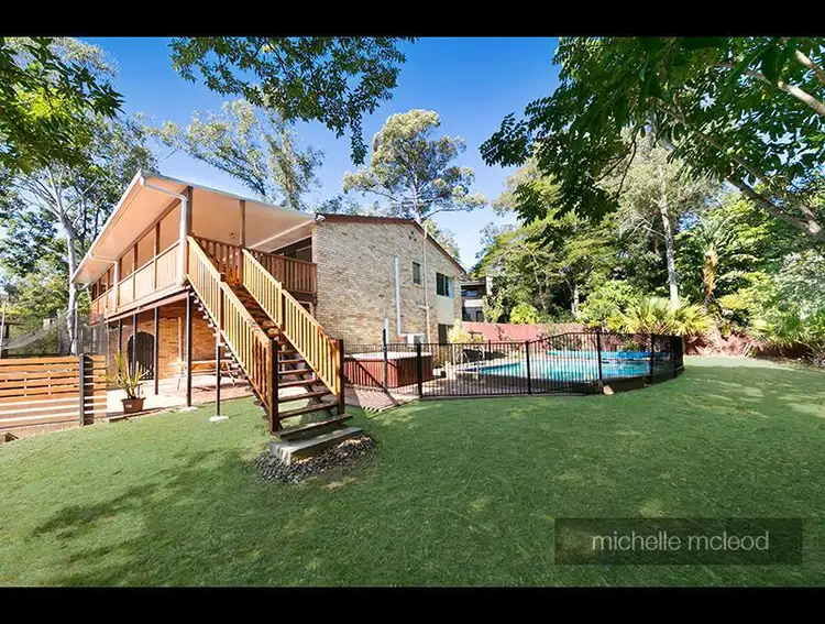 3 Manubar Place, Chapel Hill QLD 4069