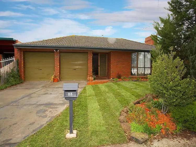 25 Lady Nelson Cresent, Altona Meadows VIC 3028
