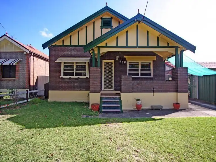 1 Roslyn Street, Ashbury NSW 2193