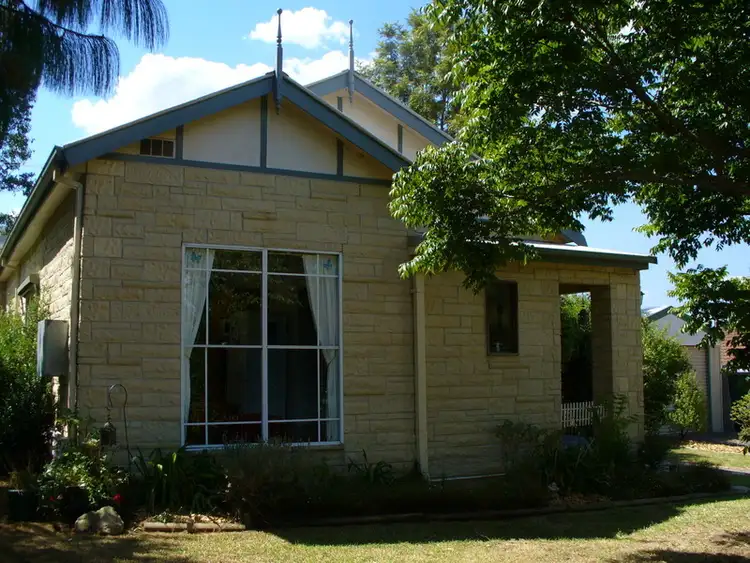 104 Belmont Rd, Glenfield NSW 2167