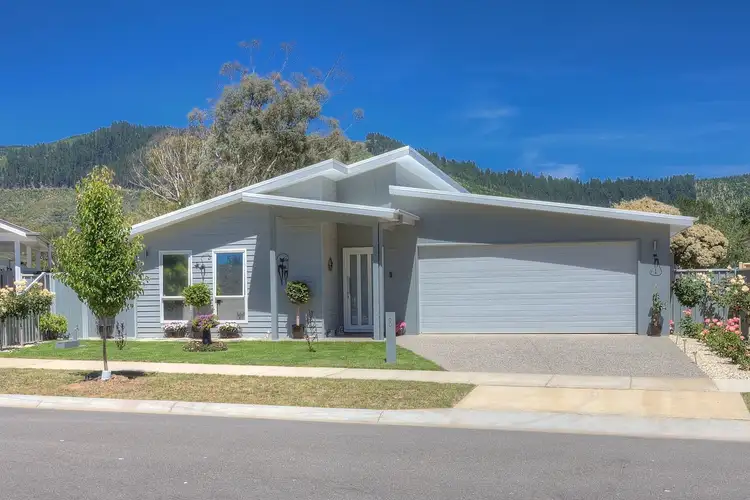 8 Karnu Court, Bright VIC 3741