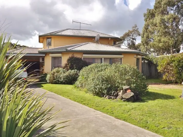13 Howitt Court, Newborough VIC 3825