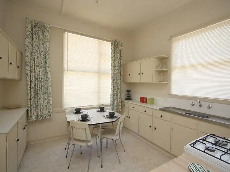 4 FLEET AVENUE, Hillcrest SA 3351