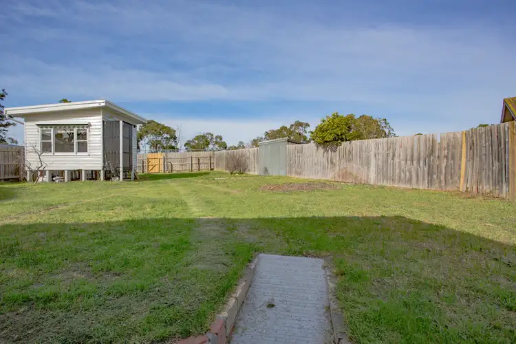 10 Honeysuckle St, Frankston North VIC 3200