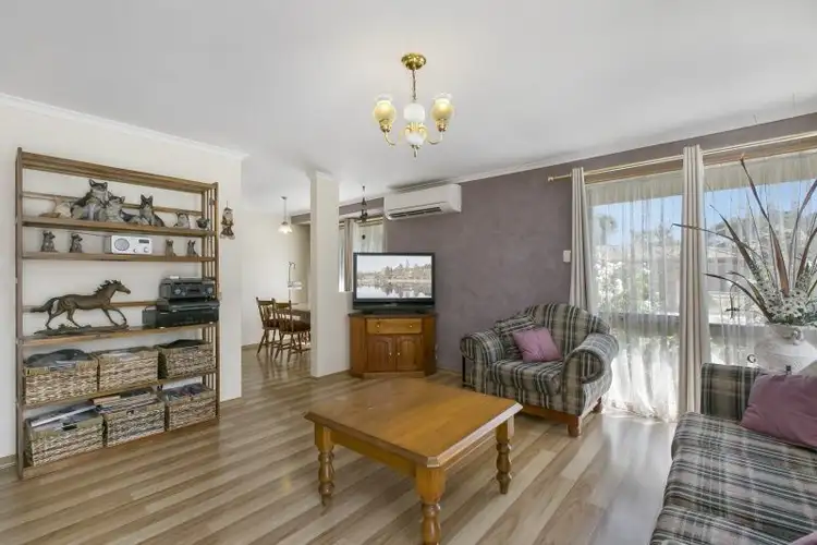 Fifth view of Homely house listing, 8 CANDYTUFT CLOSE, Cranbourne North VIC 3977