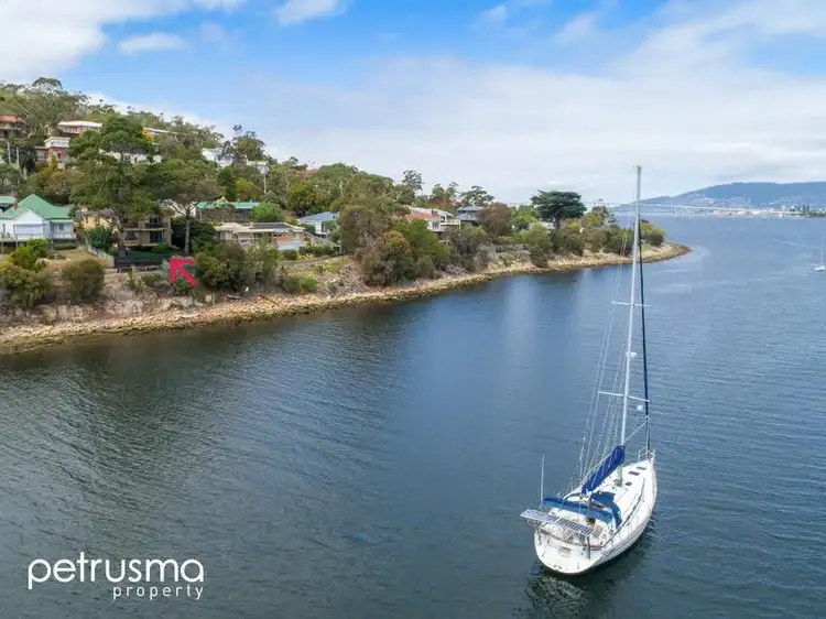 85A Derwent Avenue, Lindisfarne TAS 7015