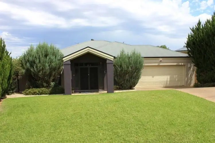 10 Monaro Court, Tatton NSW 2650