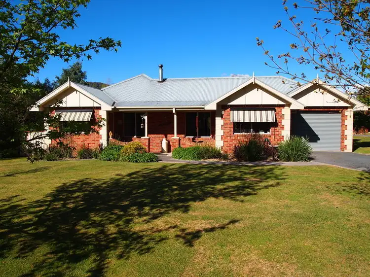 Main view of Homely townhouse listing, 1/74 Walkers Lane, Bright VIC 3741