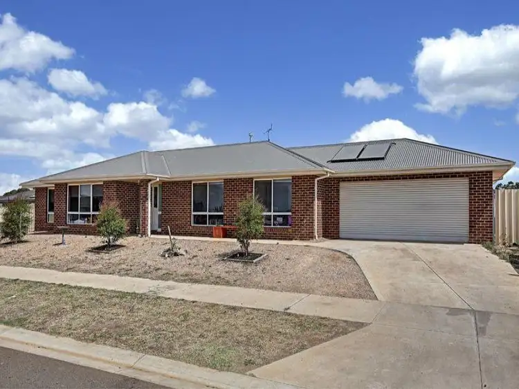 33 MIKADA BOULEVARD, Kilmore VIC 3764
