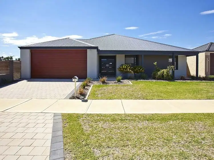 4 Jefferson Way, Piara Waters WA 6112