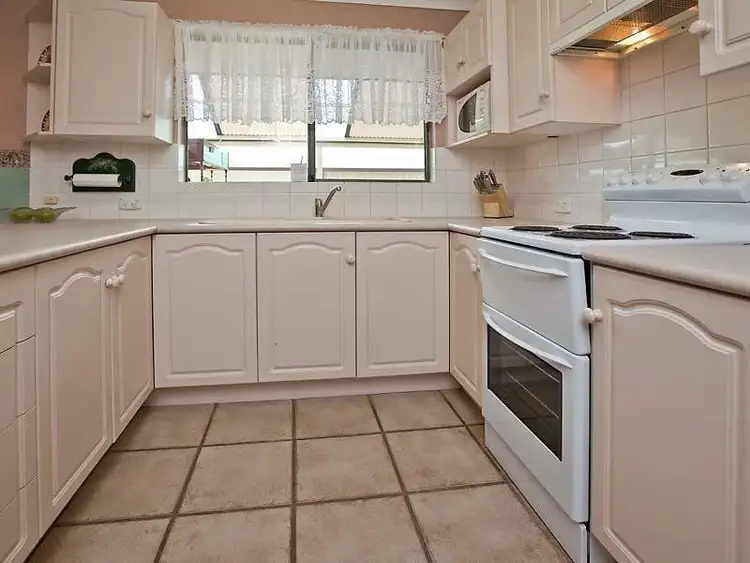 Seventh view of Homely house listing, 2 Oakajee Court, Gosnells WA 6110