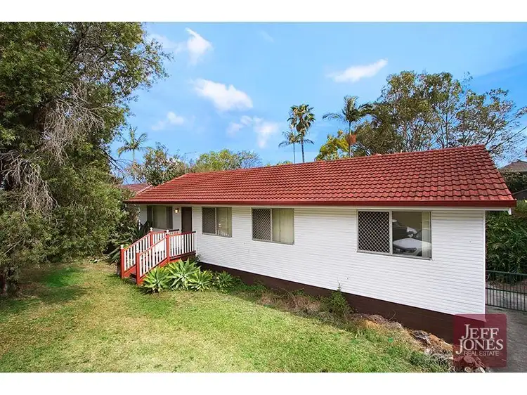 11 Hobart Avenue, Camp Hill QLD 4152