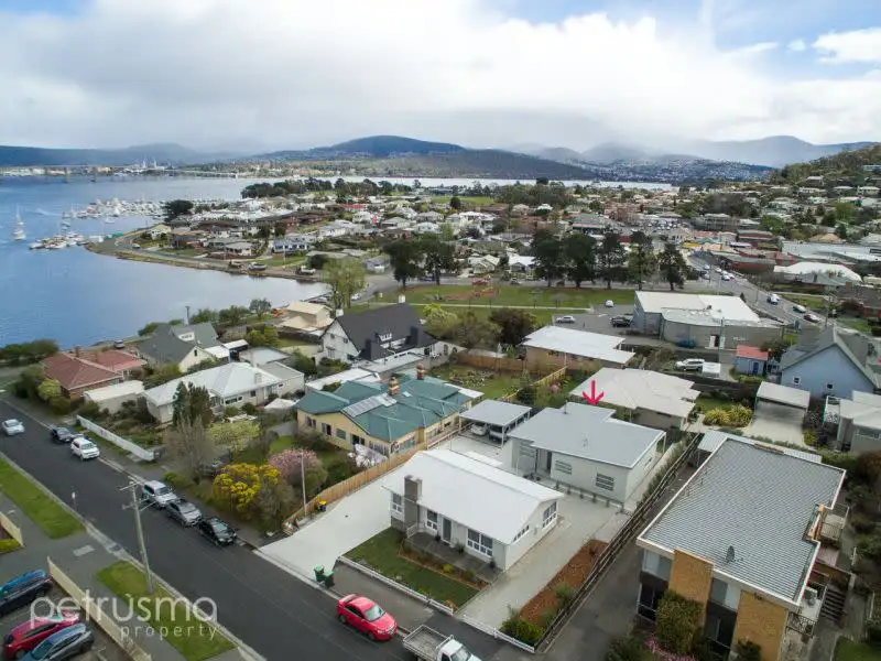Main view of Homely unit listing, 2/8 Milford Street, Lindisfarne TAS 7015