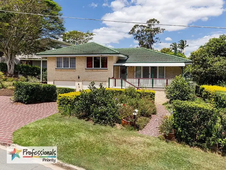 4 Leawarra Crescent, Ferny Hills QLD 4055