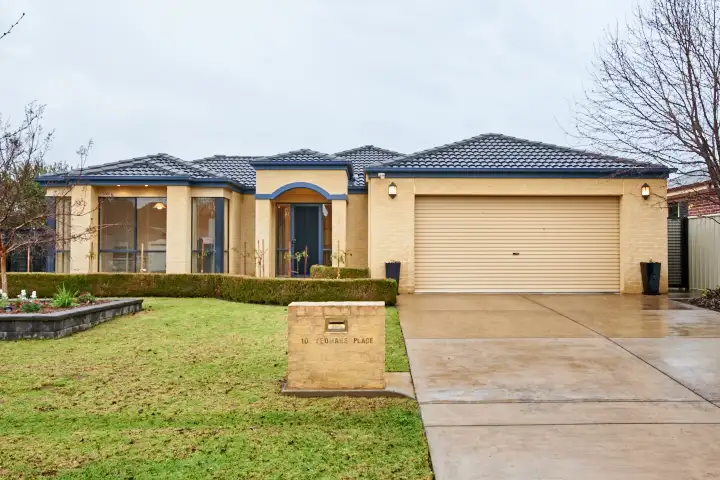 10 Yeomans Place, Kooringal NSW 2650