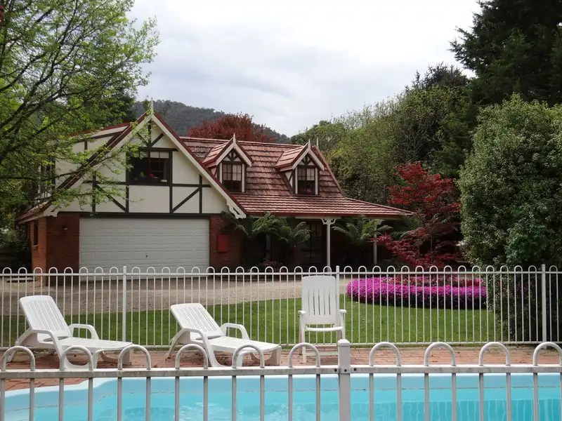 Main view of Homely house listing, 1/5 Racecourse Road, Bright VIC 3741