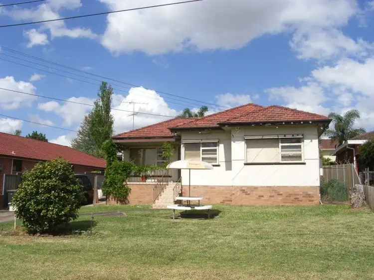 8 Taralga St, Guildford NSW 2161