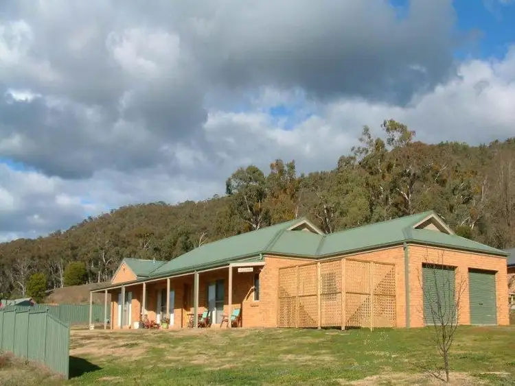 4 Lachlan Crt, Bright VIC 3741