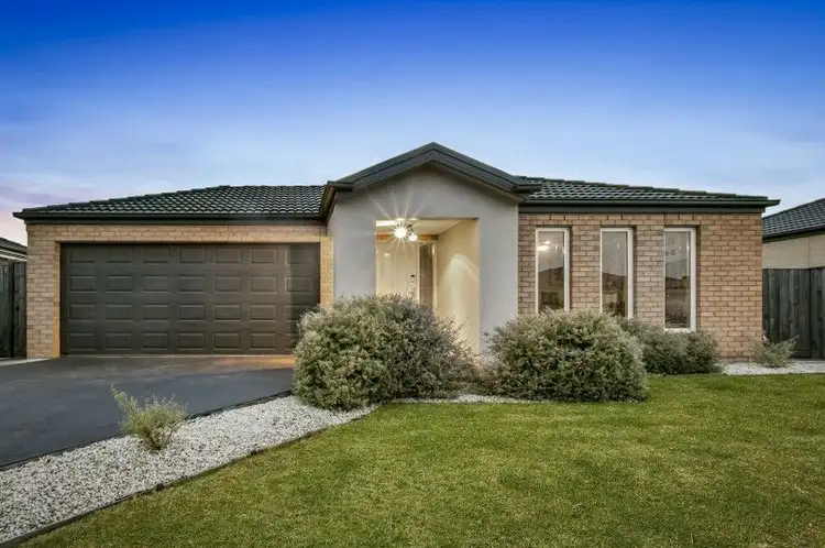 106 BROOKWATER PARADE, Lyndhurst VIC 3975