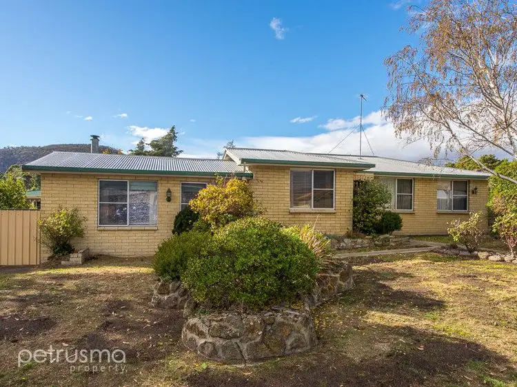 17 Henry Crescent, New Norfolk TAS 7140