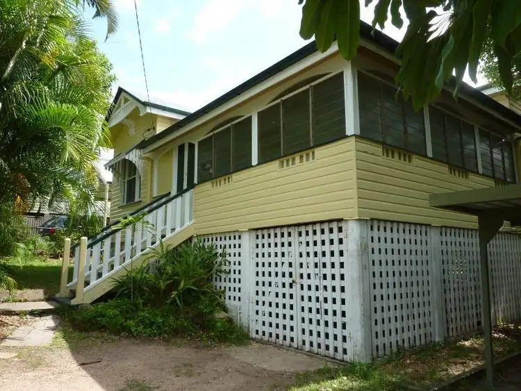 86 YUNDAH STREET, Shorncliffe QLD 4017