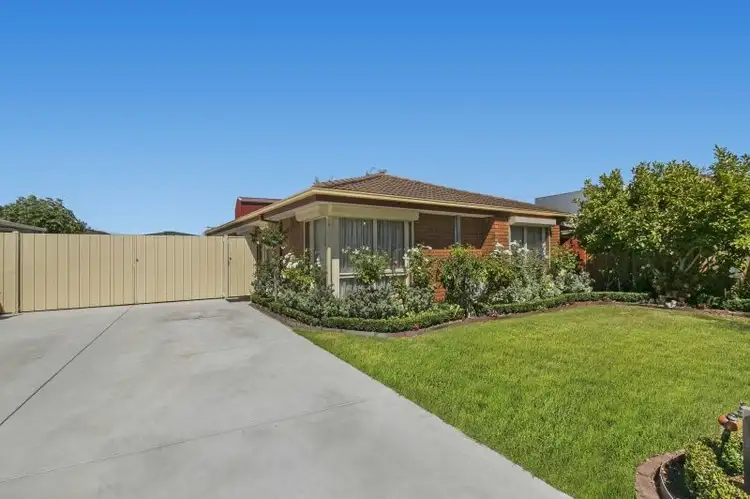 8 CANDYTUFT CLOSE, Cranbourne North VIC 3977