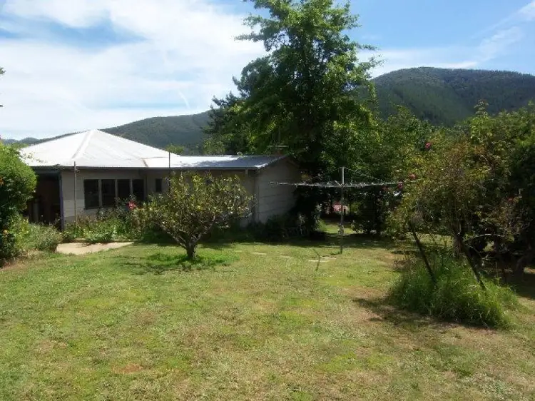 21 Bells Gully Road, Wandiligong VIC 3744