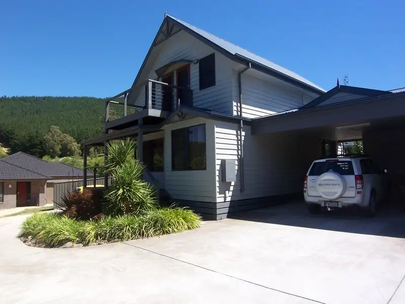 Main view of Homely townhouse listing, 2/6 Norman Court, Bright VIC 3741