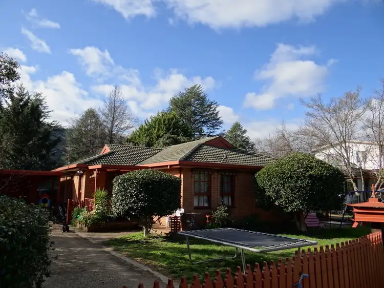 11 Brooks Street, Bright VIC 3741