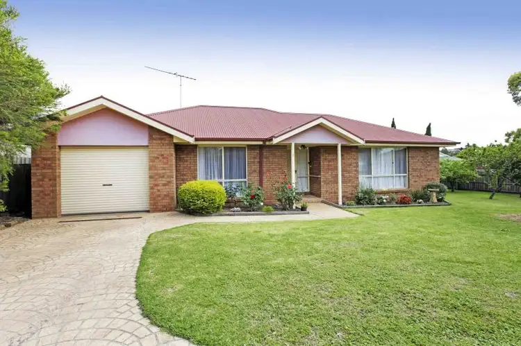 2/15 Coakley Crescent, Lovely Banks VIC 3213