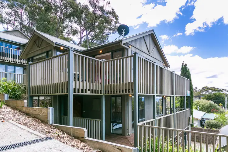 2/11 Staughton Avenue, Lorne VIC 3232